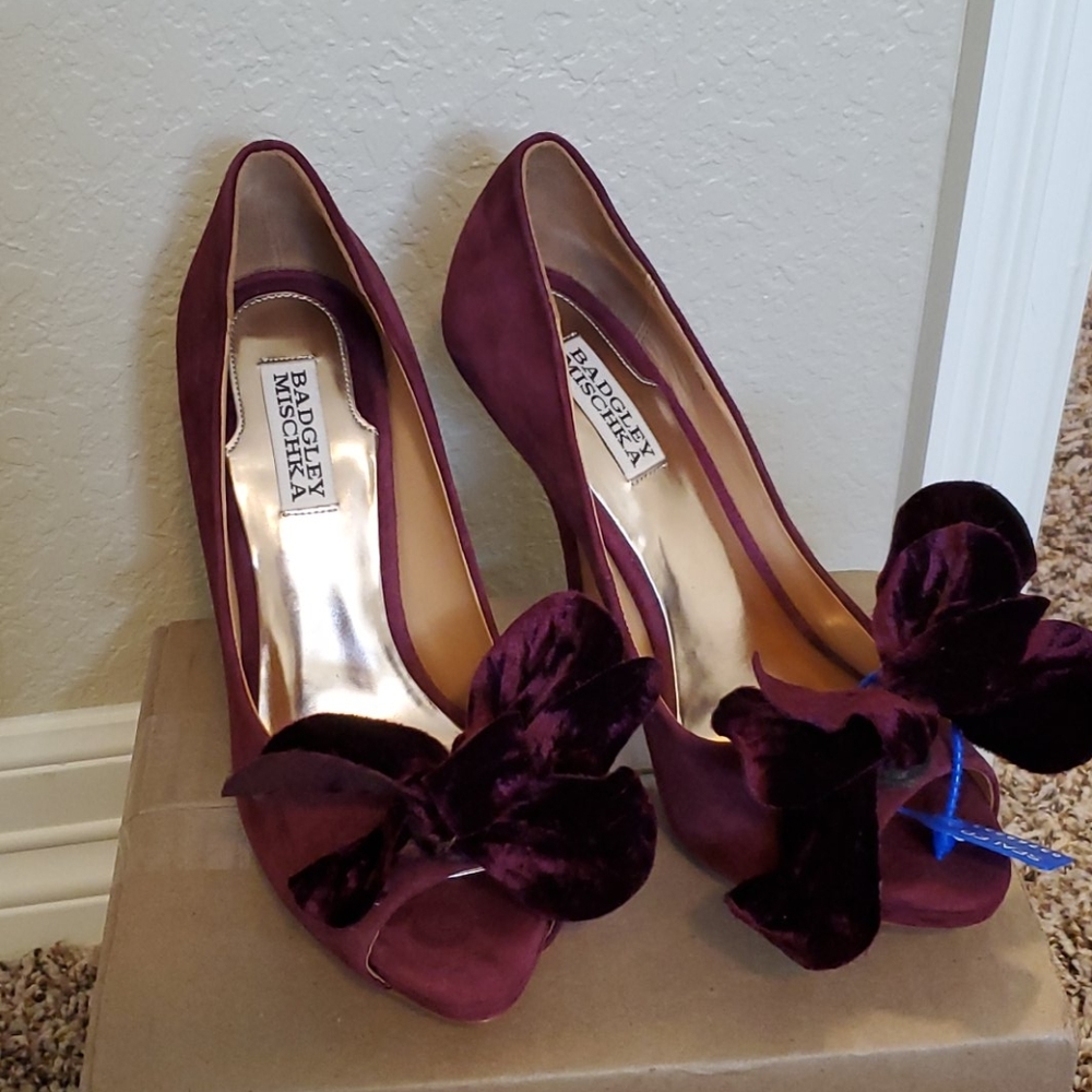 Badgley Mischka pumps